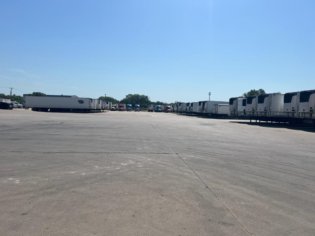 American Truck Trailer | Council Bluffs, IA | Full Service Truck